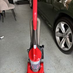 Dirt Devil Vacuum Cleaner.    Very Clean.       Smoke And Pet Free Home