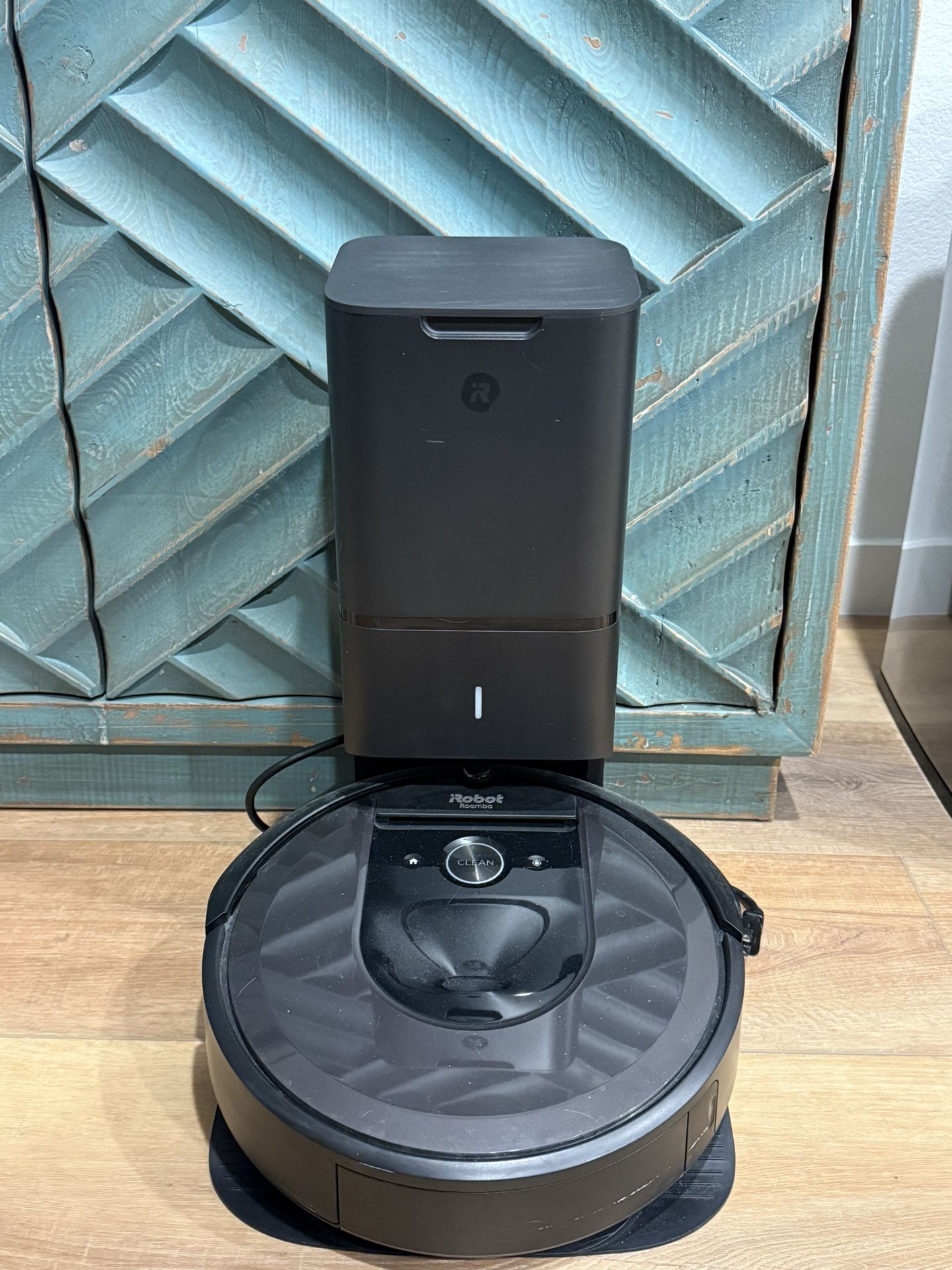 iRobot Roomba i7+ Self-Emptying