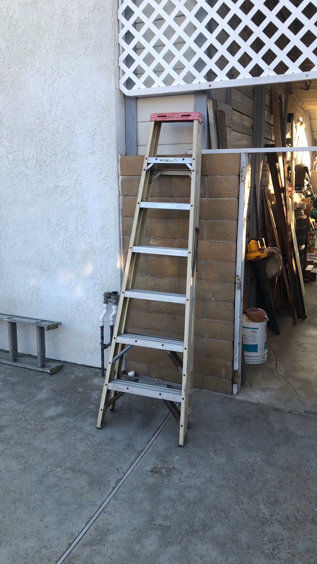8 Ft Fiberglass Ladder