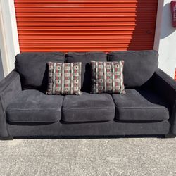 Single Couch (Delivery Available)