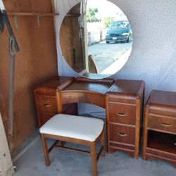 3 Pc Bedroom Set, Bench, Reupholster With Leather, Good Condition, Cerca 