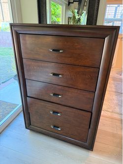 DRESSER SPACIOUS DRAWERS SOLID WOOD FROM JEROME’S 5 DRAWERS