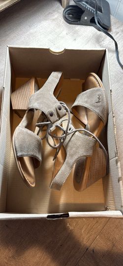 b.o.c Blair Grey Suede Lace-Up Sandals Size 9