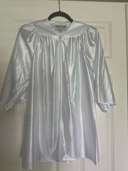 Kinder graduation cap and gown