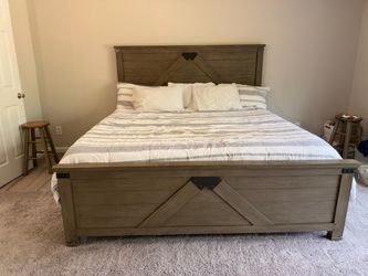 Farmhouse King Bed Frame with Headboard