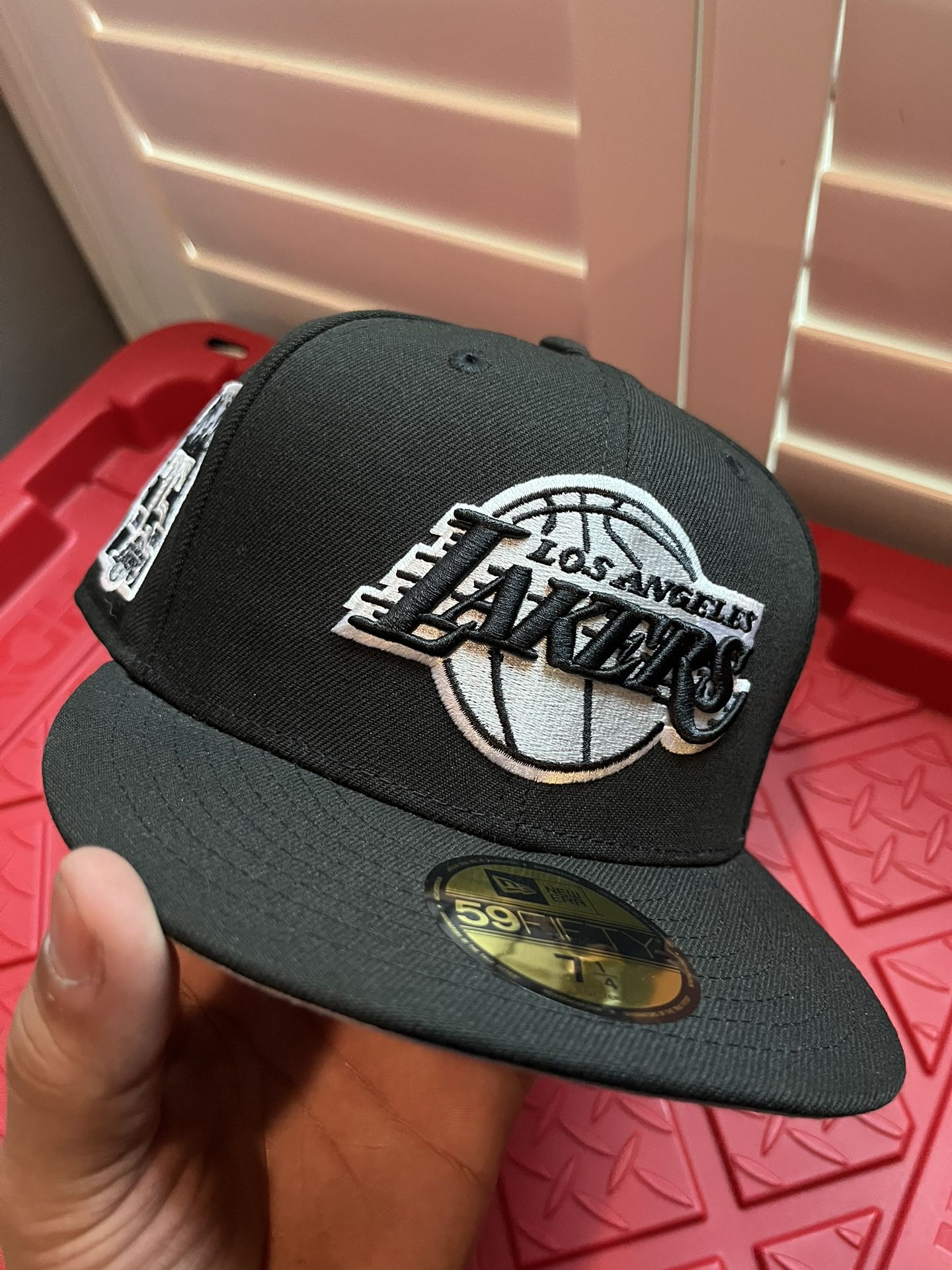 Brand New Black Los Angeles Lakers New Era Fitted 7 1/4 75th Anniversary Patch