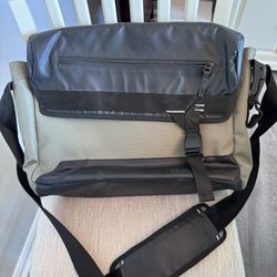 Oakley Messenger Laptop Bag
