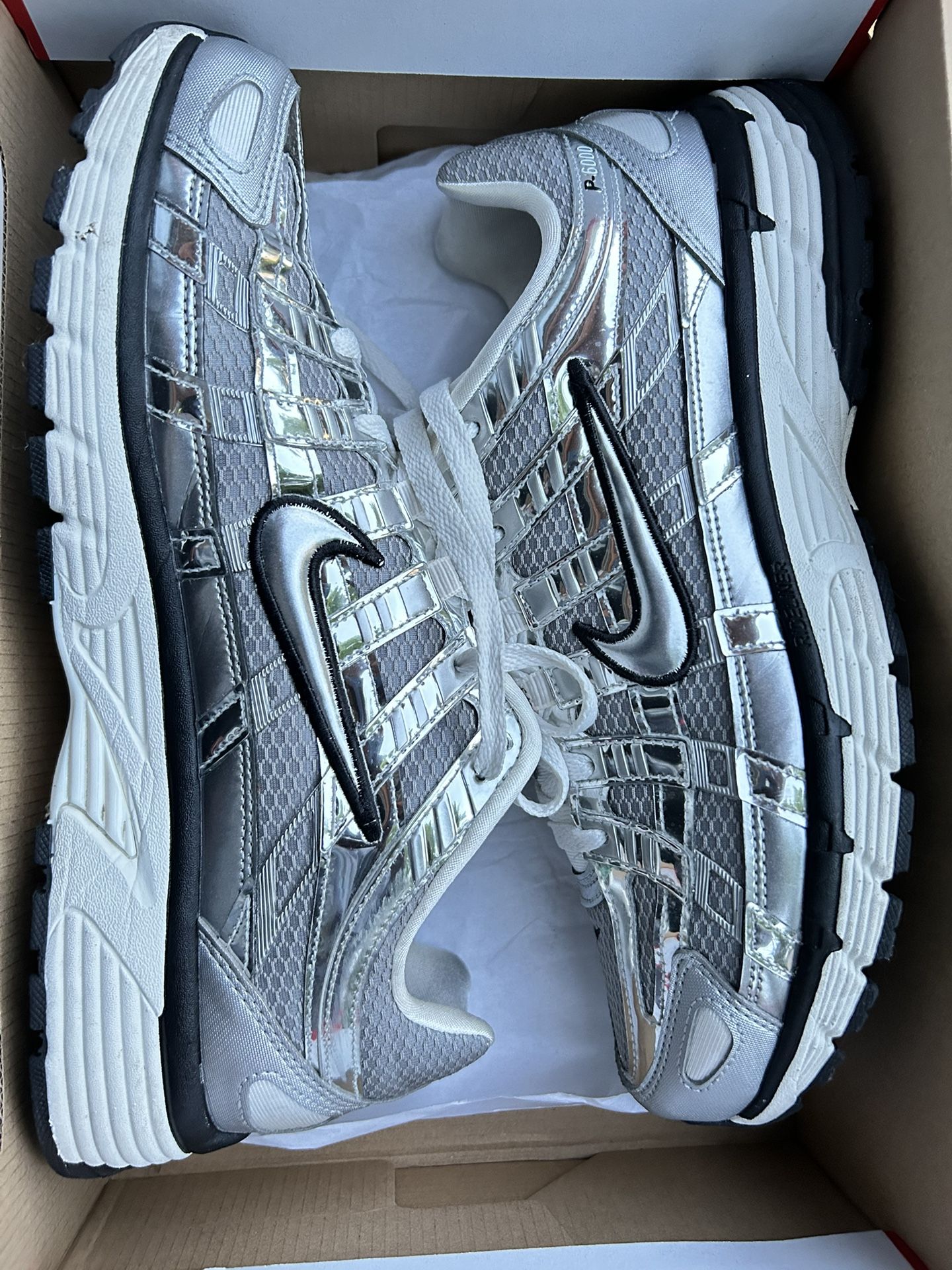 NIKE P-6000 - SIZE 9.5