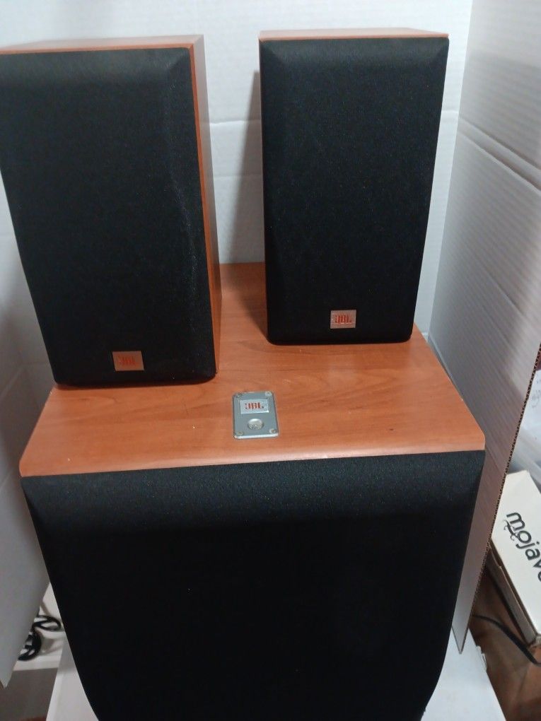 Like New JBL Northridge series e 250 + and (2) E 20 Top of the line speakers