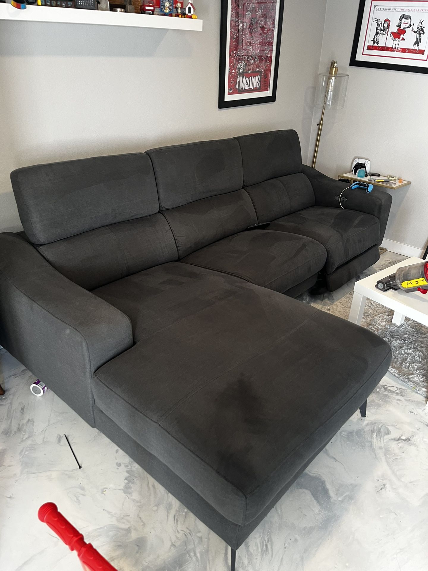 Recclining Chaise Style Couch 