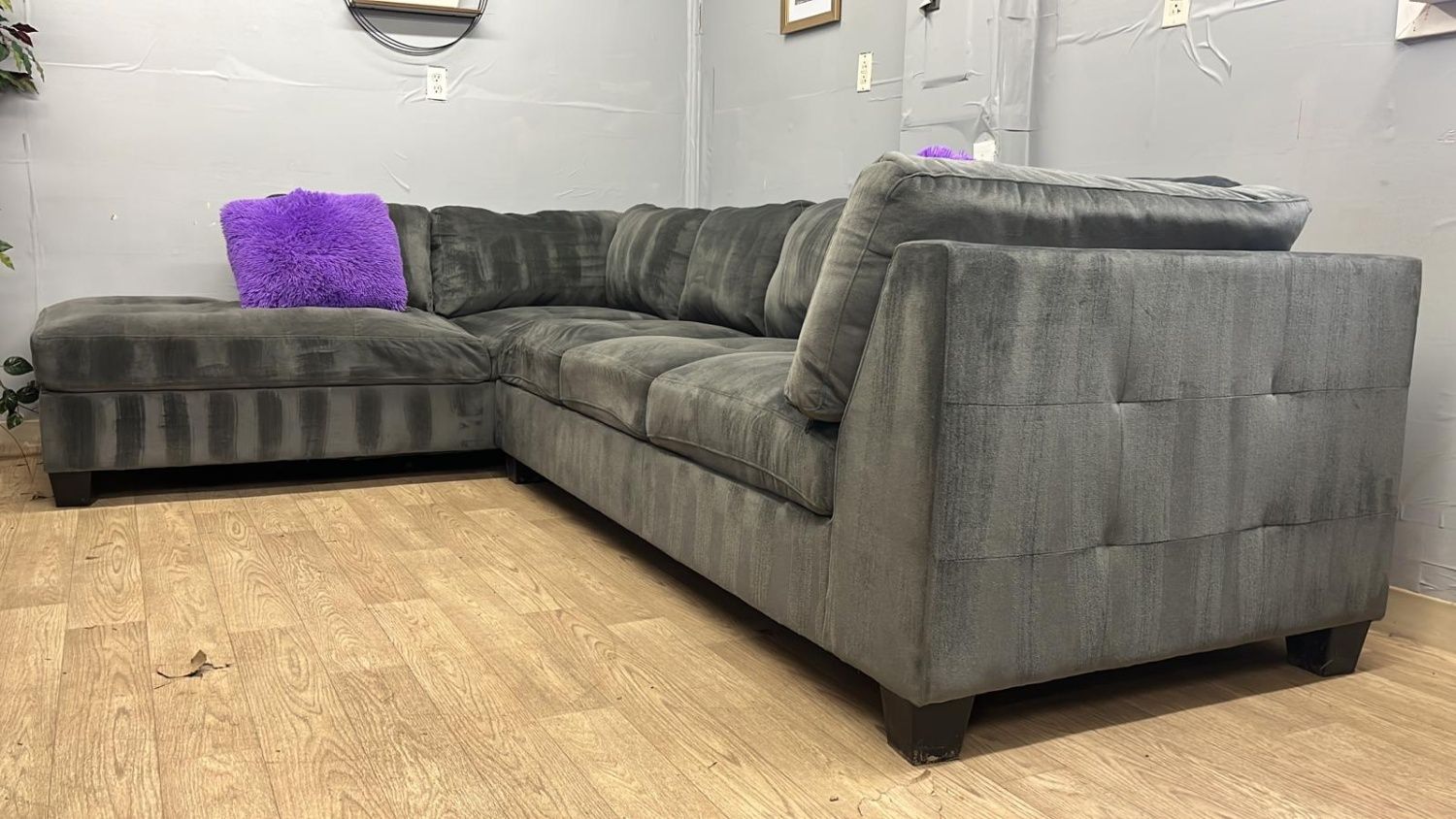 🛋️💥 Gray Sectional 💥 Free Delivery And Financing Available!