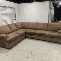 Comfy Sectional Couch 