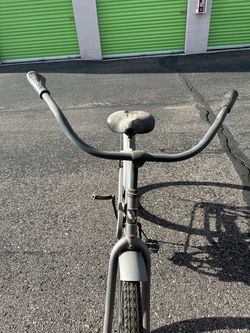 Cruiser Bicycle with Wide Handlebars