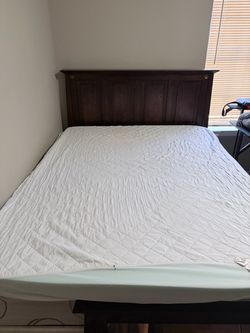 Dark Wood Bedroom Set with Bench – Complete Set