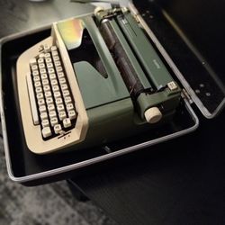 Royal Typewriter 