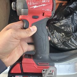 Milwaukee m18 fuel 1/4 hex impact with battery