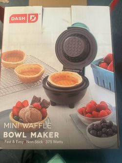 Mini waffle bowl maker
