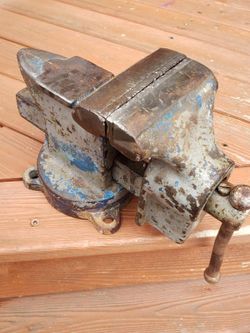 Vintage Swivel Base 1504 Bench Vise Made in Japan 