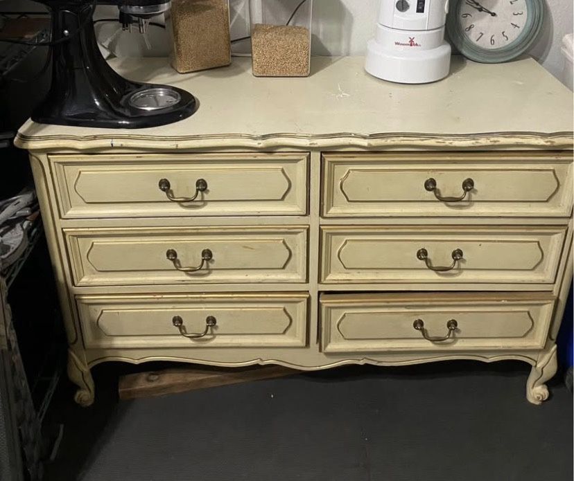 Dresser With 6 Drawers