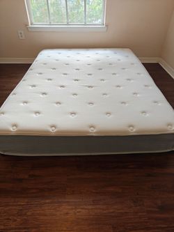 Zinus 10" hybrid mattress. Buyer pickup.
