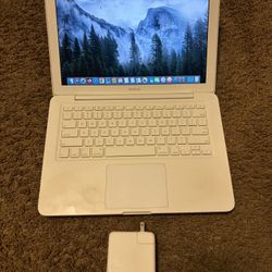 🤗 White Apple MacBook Computer / Great For YouTube Videos 