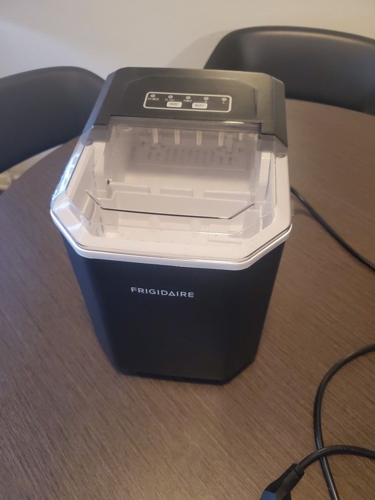 Black Frigidaire Ice Maker Like New