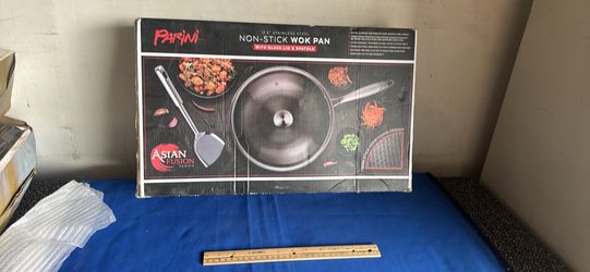 12.7” non stick wok with glass lid and spatula