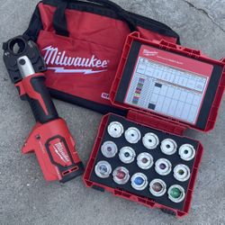 Milwaukee M18 18V Lithium-Ion Cordless Force Logic 600 MCM Crimper Kit w/ 600 MCM Copper U-Style Die Set  $1799