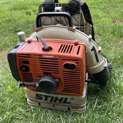Stihl Backpack Leaf Blower Powerful Starts Right Up