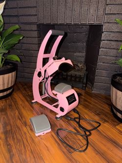Uokrr hat press