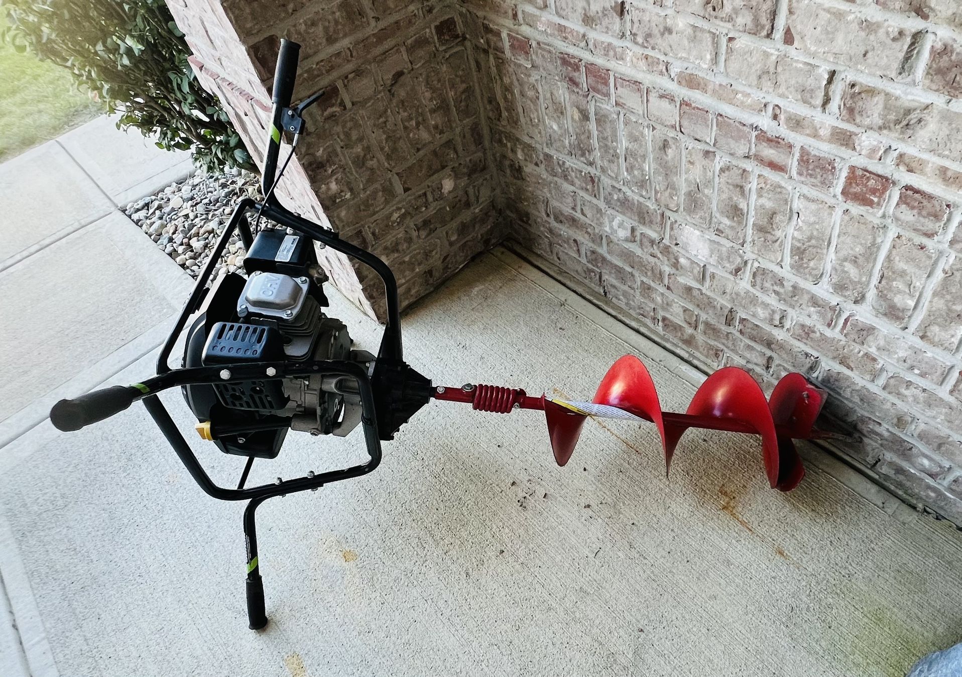 Earthquake 9800K 2-Man Auger, XT775 Kohler Eng.173cc, 7/8” Output Shaft incl. 10”Di.x 36”L Auger Bit