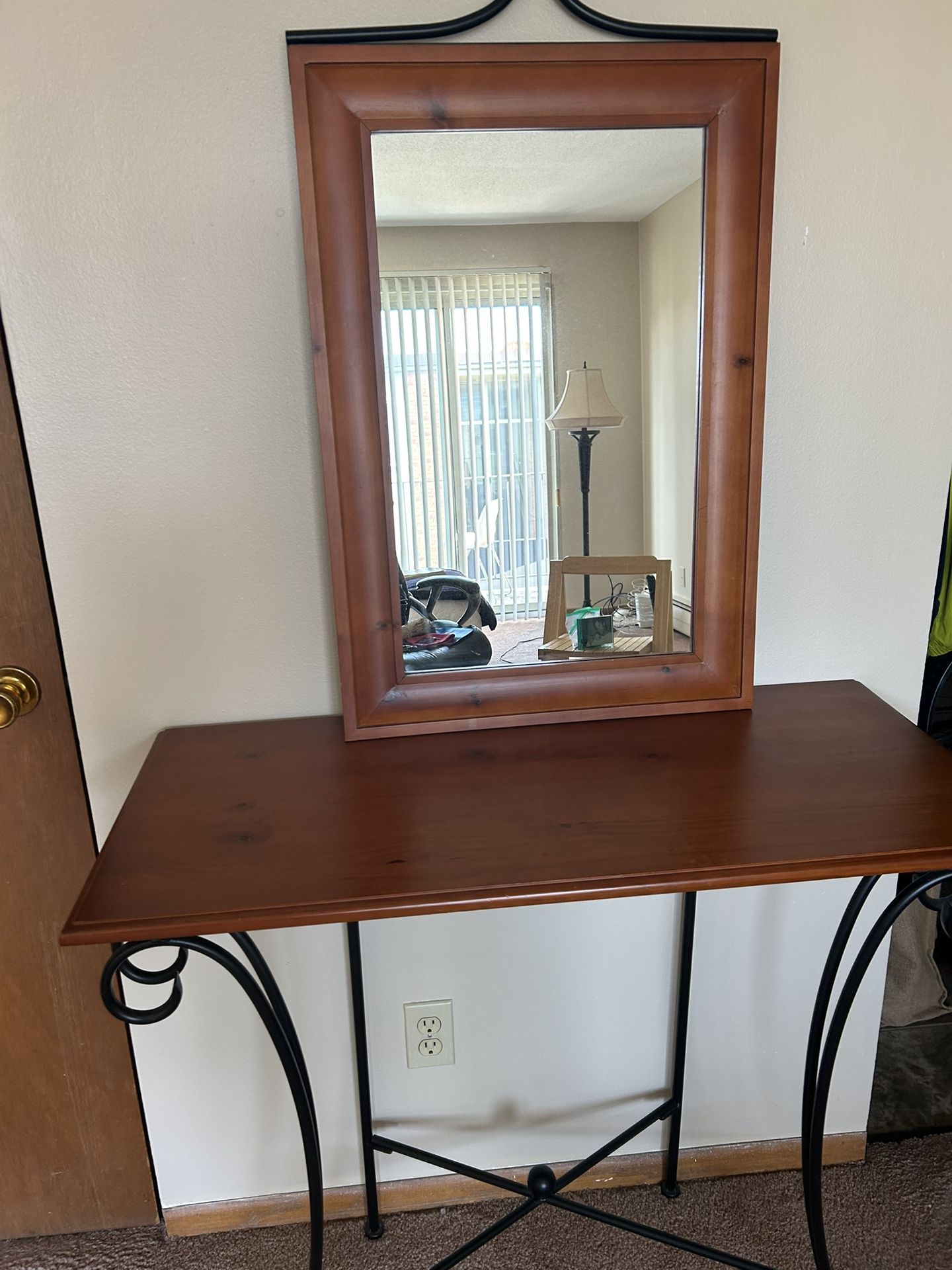 Entrance Table And Mirror