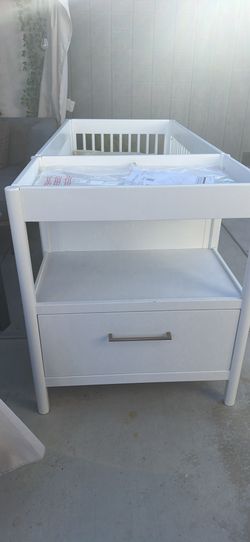 Delta children 4-1 convertible crib with changer and mattress