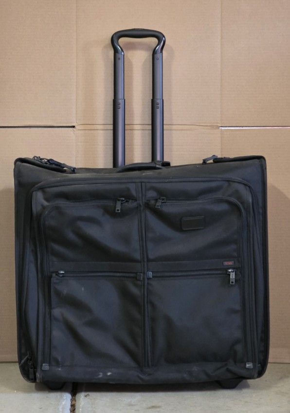 Large - Tumi Black 2 Wheeled Rolling Garment Bag