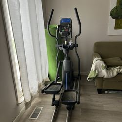 Horizon Fitness Elliptical - Excellent Condition (Pick up only)