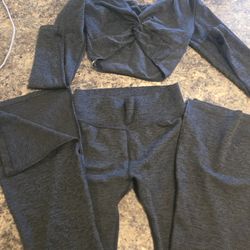 Joy Lab grey leggings and top set With Thumb Holes And Flare Leg Size M
