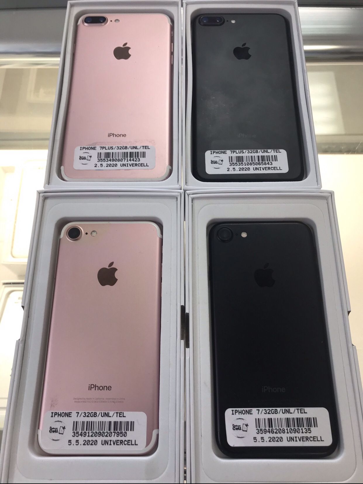 Unlocked Clean With Charger & Warranty Has 32Gb iPhone  7  On Sale ! @ Univercell 4941 E Busch Blvd #170, Tampa 33617