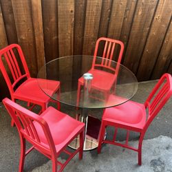 round glass table With 4 Chairs 