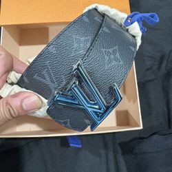Loui Vuitton Belt