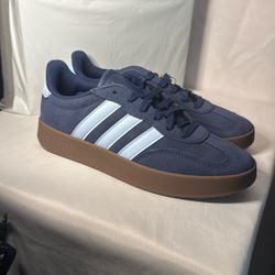 New Adidas BARREDA men’s Size 9.5