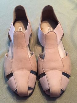 Women's tan leather strap shoes