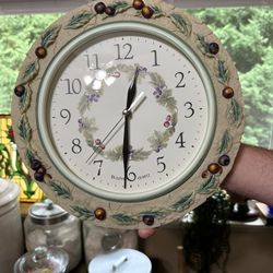 Vintage Pfaltzgraff Jamberry Bulova Quartz Wall Clock