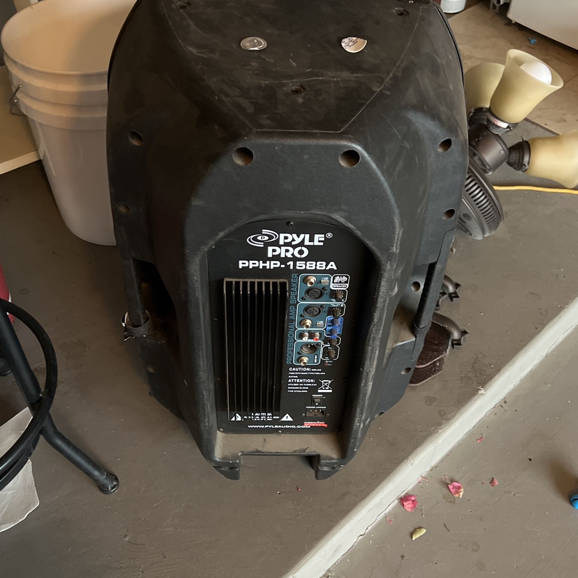 Pyle Pro PPHP-1588AA powered speaker