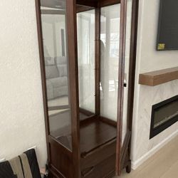 Curio Hutch/with Light Inside