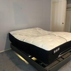 Queen Serta iComfort Mattress W/ Mechanical Base!  