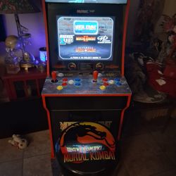 Mortal Kombat Arcade Game w/ MK Stool