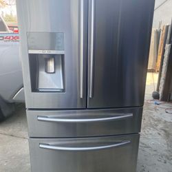 Samsung Four Doors Refrigerator Everything Works Good 