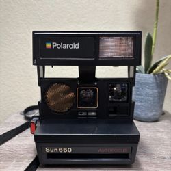 Vintage Polaroid Sun 660 Autofocus Instant Land Camera
