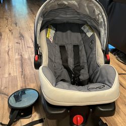 Gerber Car seat With Backseat Mirror And Car Toy
