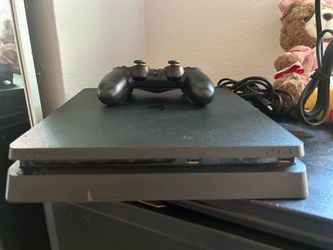 PS4 console with brand new controller